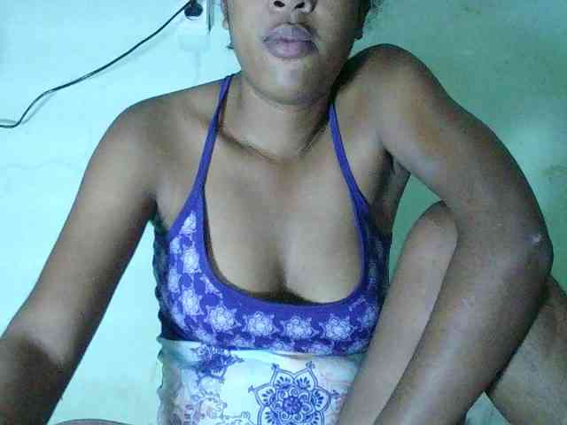 TriciaBella webcam
