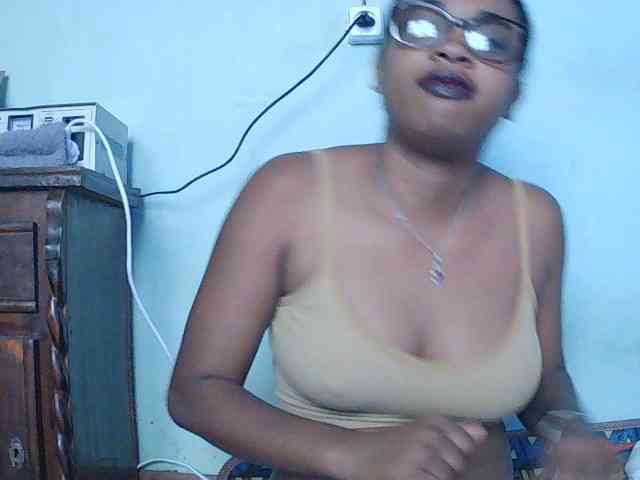 TriciaBella webcam