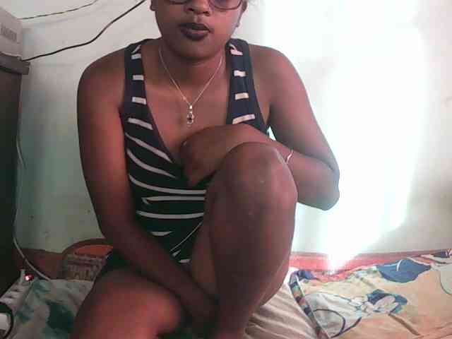 TriciaBella webcam