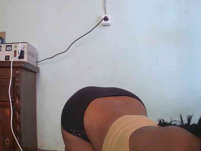 TriciaBella webcam