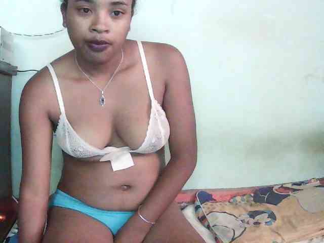 TriciaBella webcam