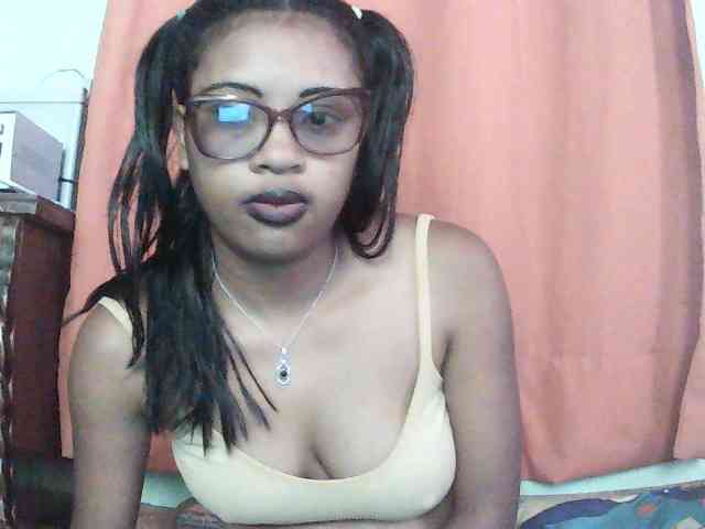 TriciaBella webcam