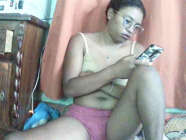 TriciaBella webcam