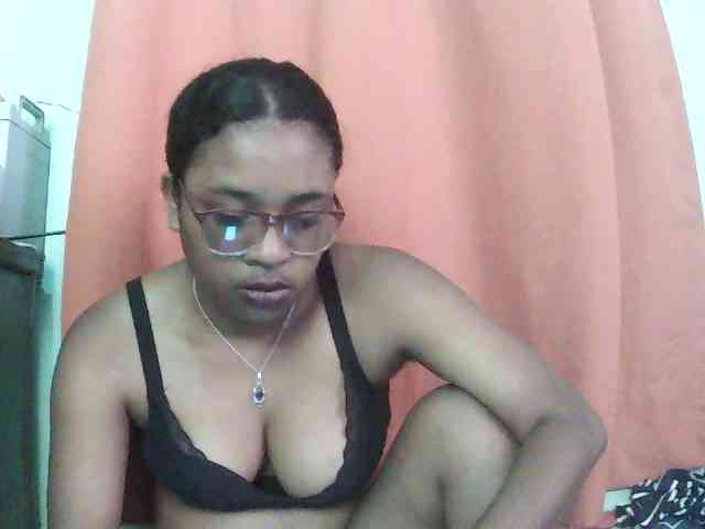 TriciaBella webcam