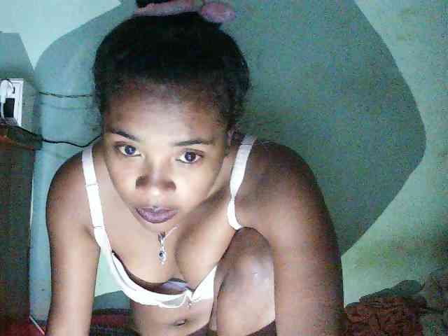 TriciaBella webcam