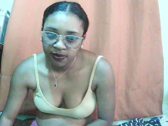TriciaBella webcam