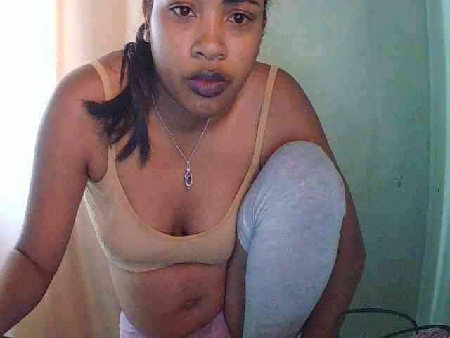 TriciaBella webcam