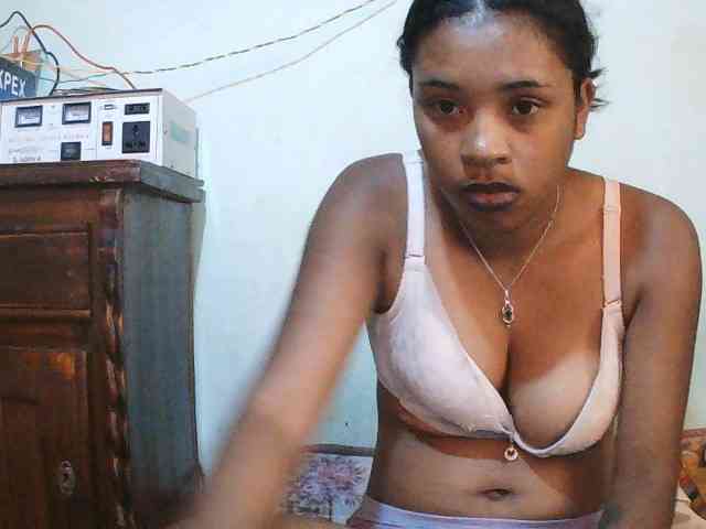 TriciaBella webcam