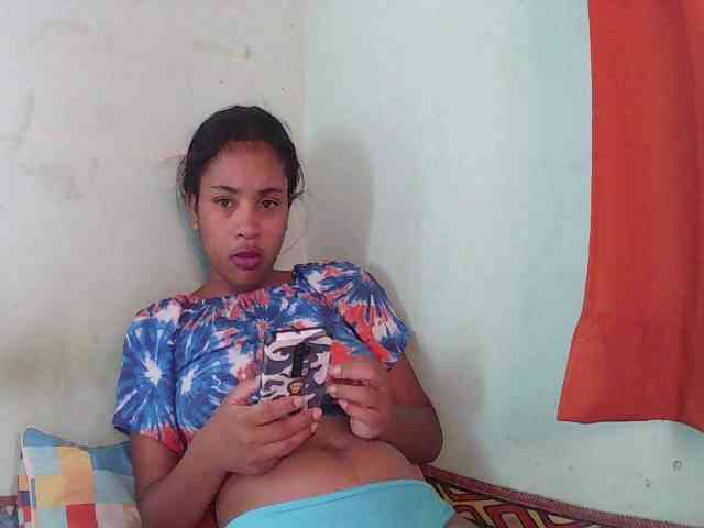 TriciaBella webcam