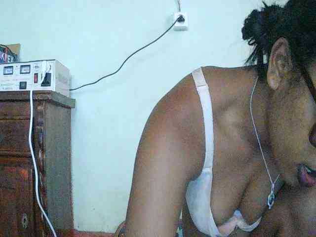 TriciaBella webcam
