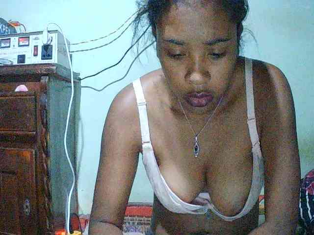 TriciaBella webcam