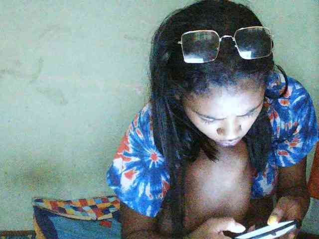 TriciaBella webcam