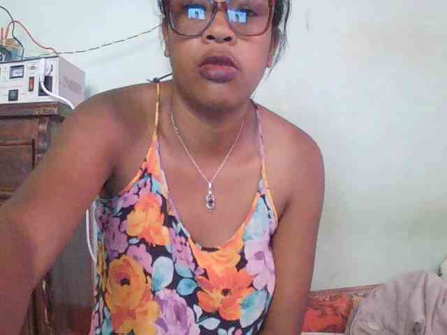 TriciaBella webcam