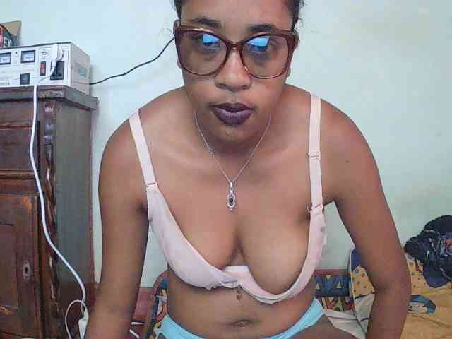 TriciaBella webcam