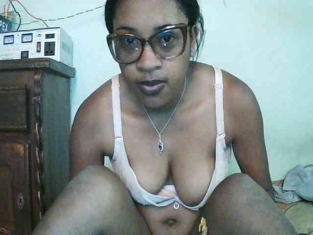 TriciaBella webcam