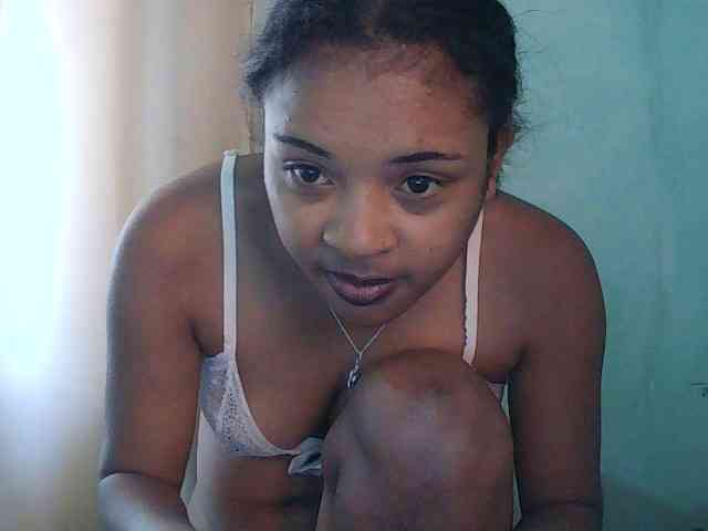 TriciaBella webcam