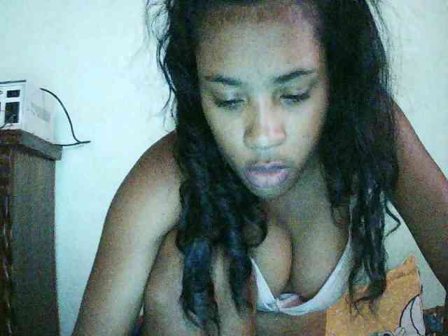 TriciaBella webcam