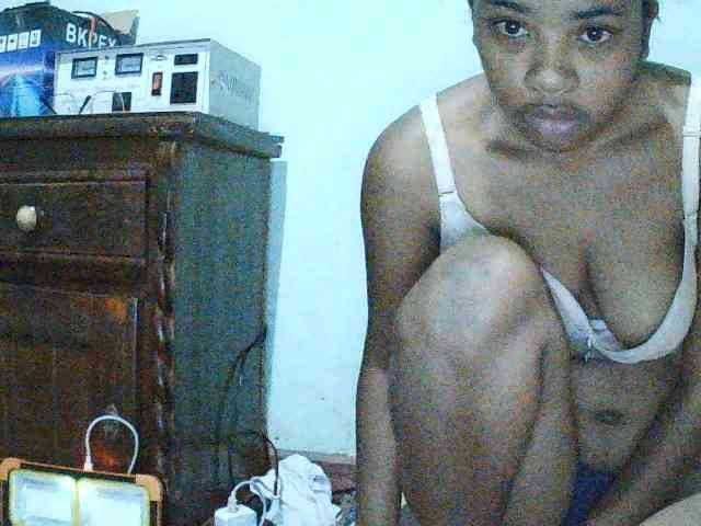 TriciaBella webcam