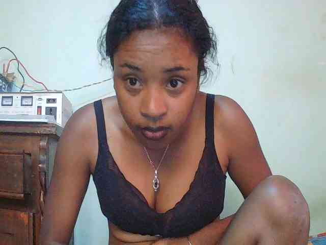 TriciaBella webcam