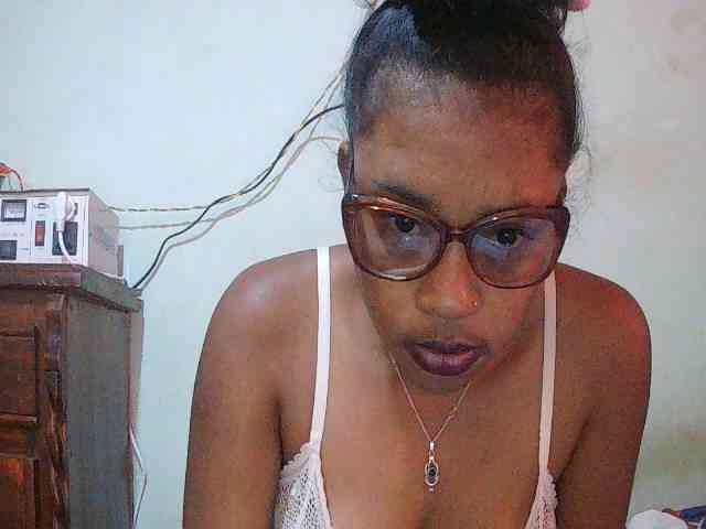 TriciaBella webcam