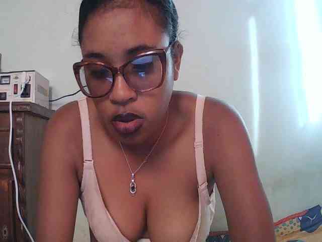 TriciaBella webcam