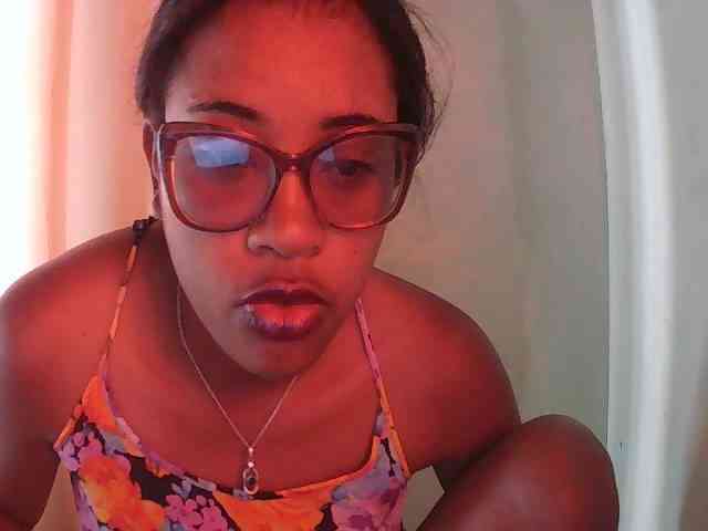 TriciaBella webcam