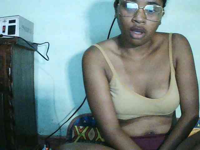 TriciaBella webcam