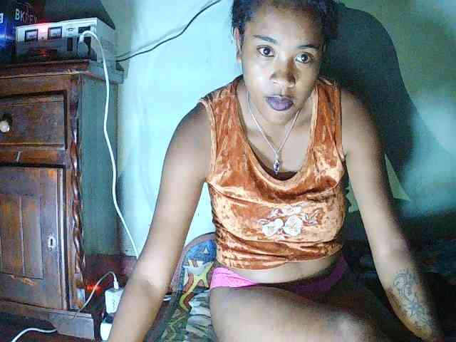 TriciaBella webcam