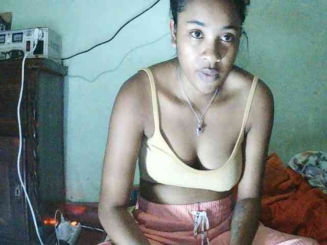 TriciaBella webcam