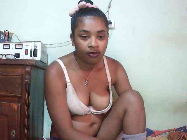 TriciaBella webcam