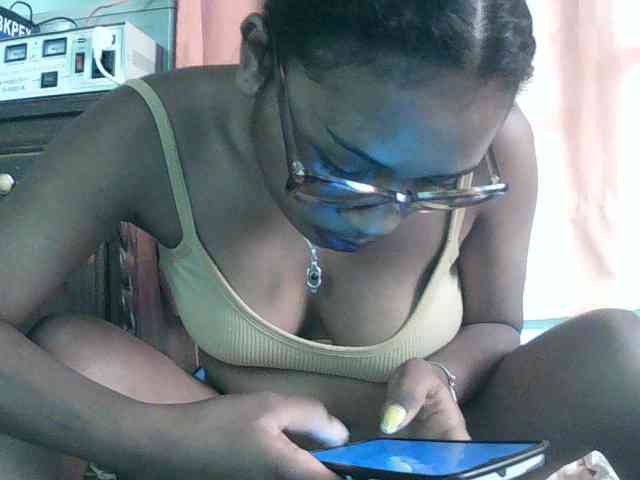 TriciaBella webcam