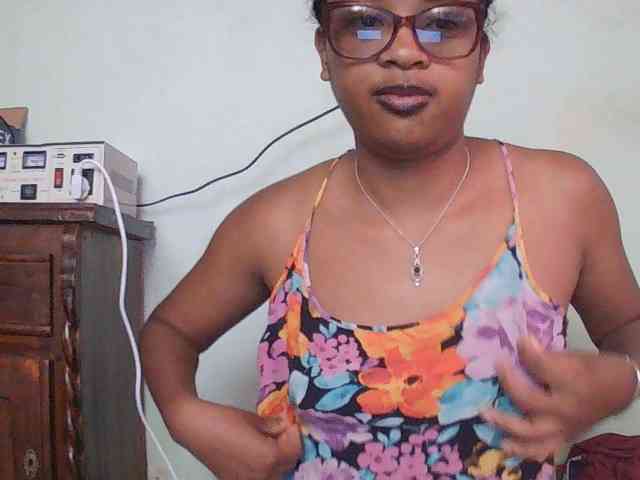 TriciaBella webcam