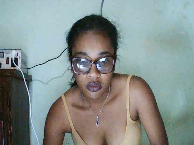 TriciaBella webcam
