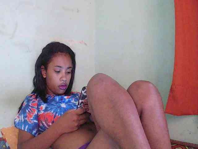 TriciaBella webcam