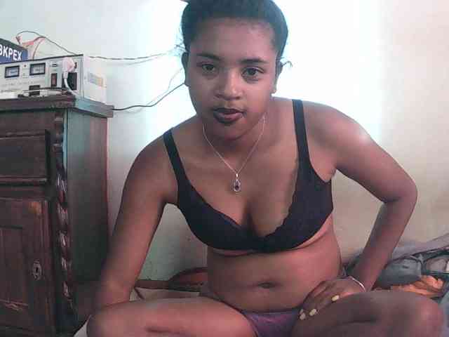 TriciaBella webcam