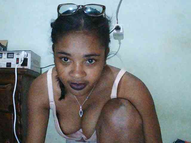 TriciaBella webcam