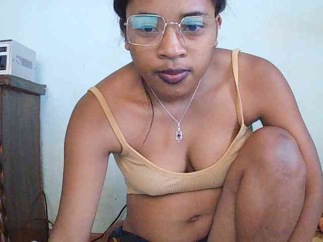 Model: TriciaBella
