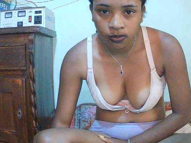 TriciaBella webcam