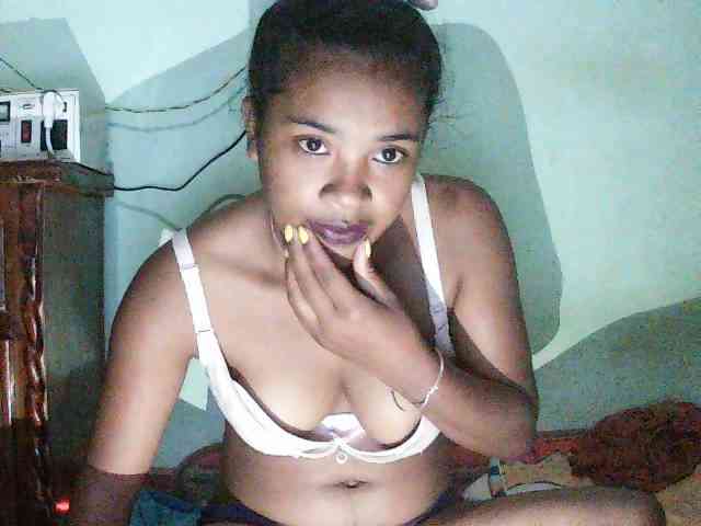 TriciaBella webcam