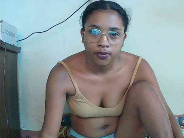 TriciaBella webcam