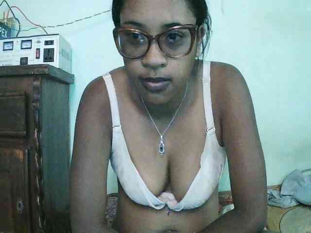 TriciaBella webcam