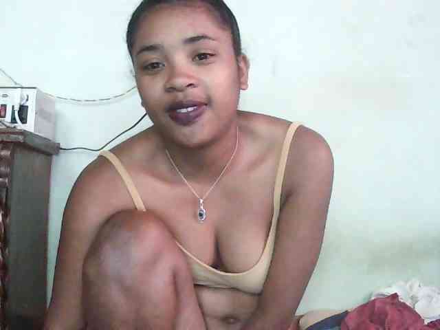 TriciaBella webcam