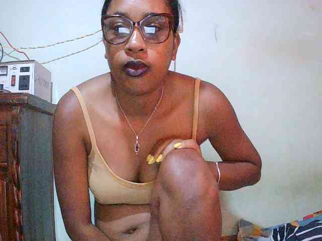 TriciaBella webcam