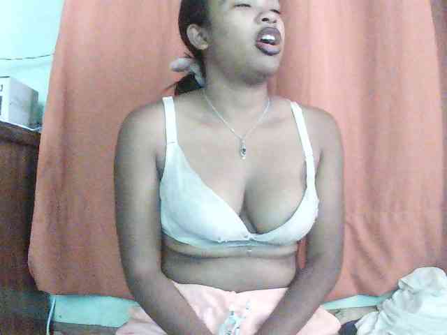 TriciaBella webcam