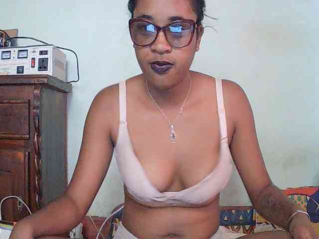 TriciaBella webcam