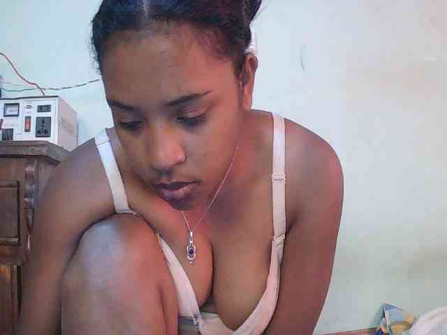 TriciaBella webcam