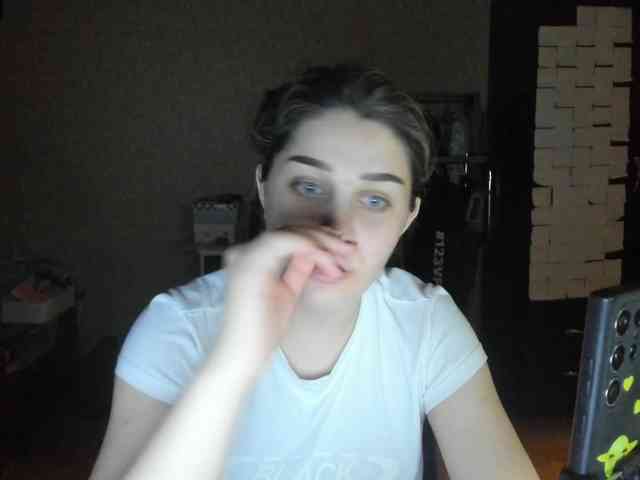 chatting Roselina