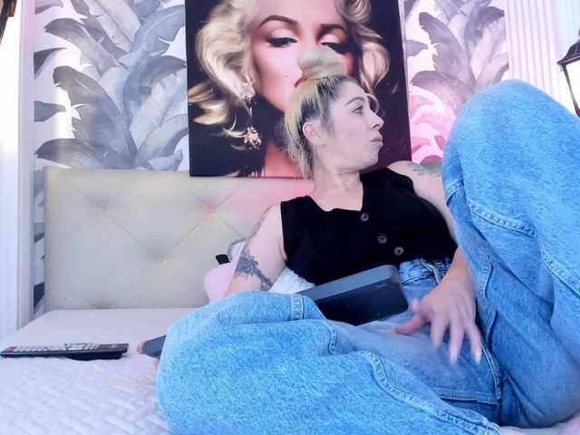 viktoria-davis live webcam show