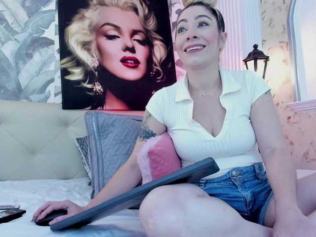 viktoria-davis live cam on BongaCams