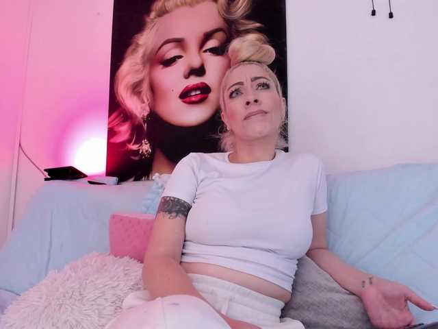 viktoria-davis live cam on BongaCams